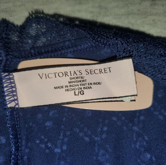3 panty bundled Victoria's secret size med and lg - Picture 12 of 13